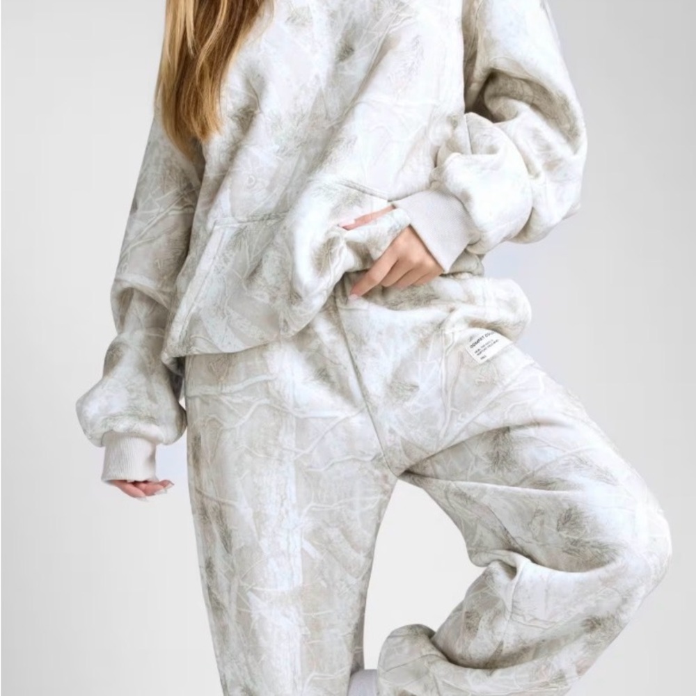 Women's Beige Patterned Joggers set top and bottom L Comfrt